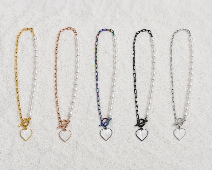 [FG-CHA-002] Collier Perles et Coeur (Doré)